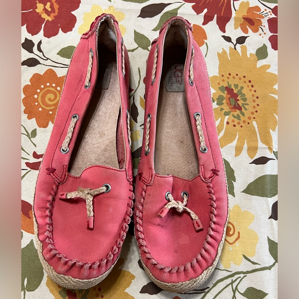 UGG Australia 1004111 Moccasin Espadrilles Boat Flats Slip On Women US 9.5 red.